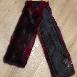 Faux fur bebe pull through scarf One Size